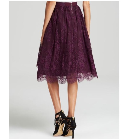 Alice + Olivia Dresses & Skirts - Alice & Olivia lace knee length skirt size 2